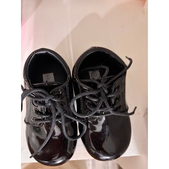 JOSMO Patent Leather Toddler Tuxedo Shoes Size 6 - Picture 2 of 4